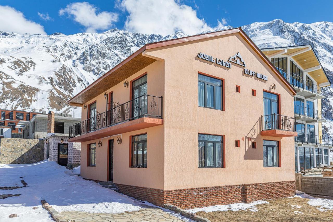 Cliff House Hotel Kazbegi Esterno foto