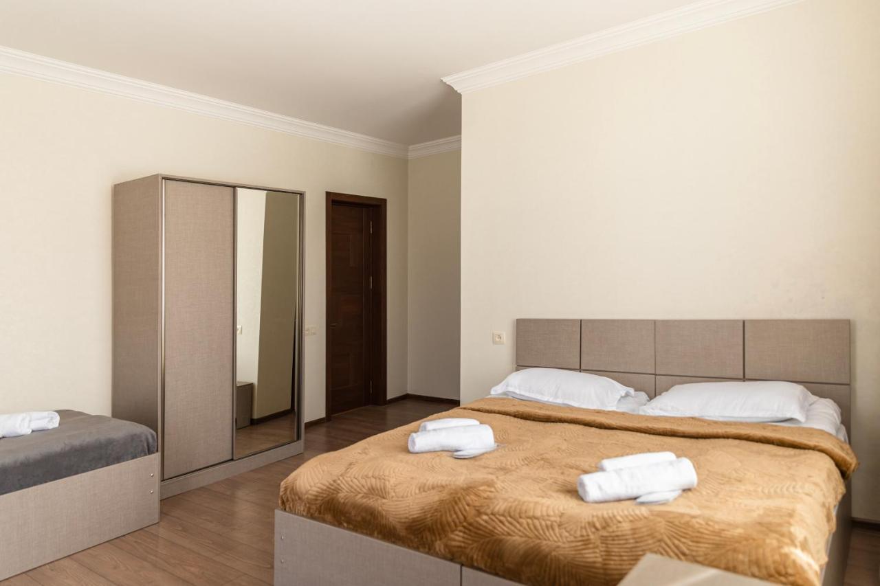 Cliff House Hotel Kazbegi Esterno foto