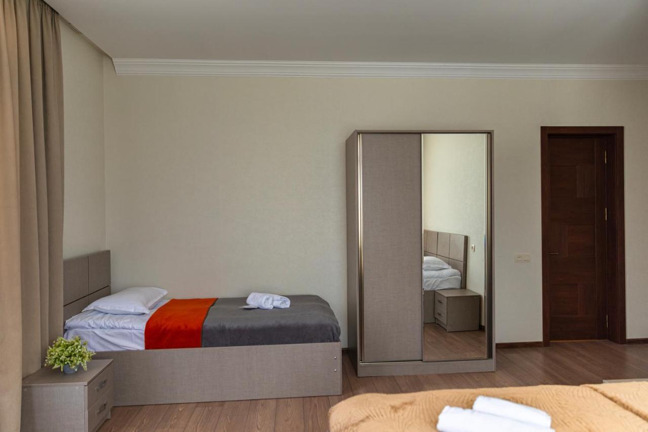 Cliff House Hotel Kazbegi Esterno foto