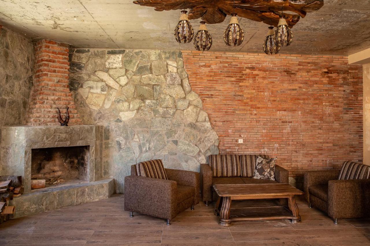 Cliff House Hotel Kazbegi Esterno foto