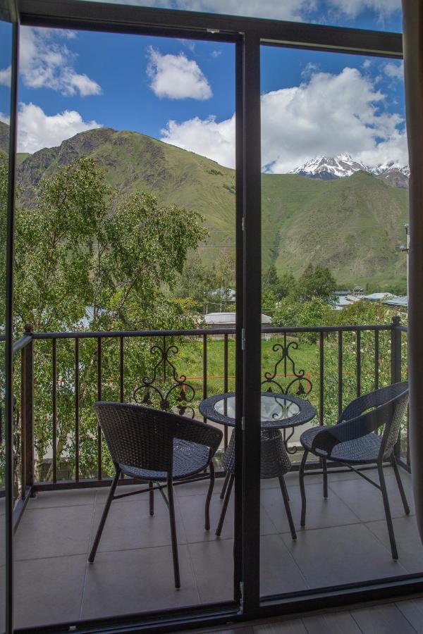 Cliff House Hotel Kazbegi Esterno foto