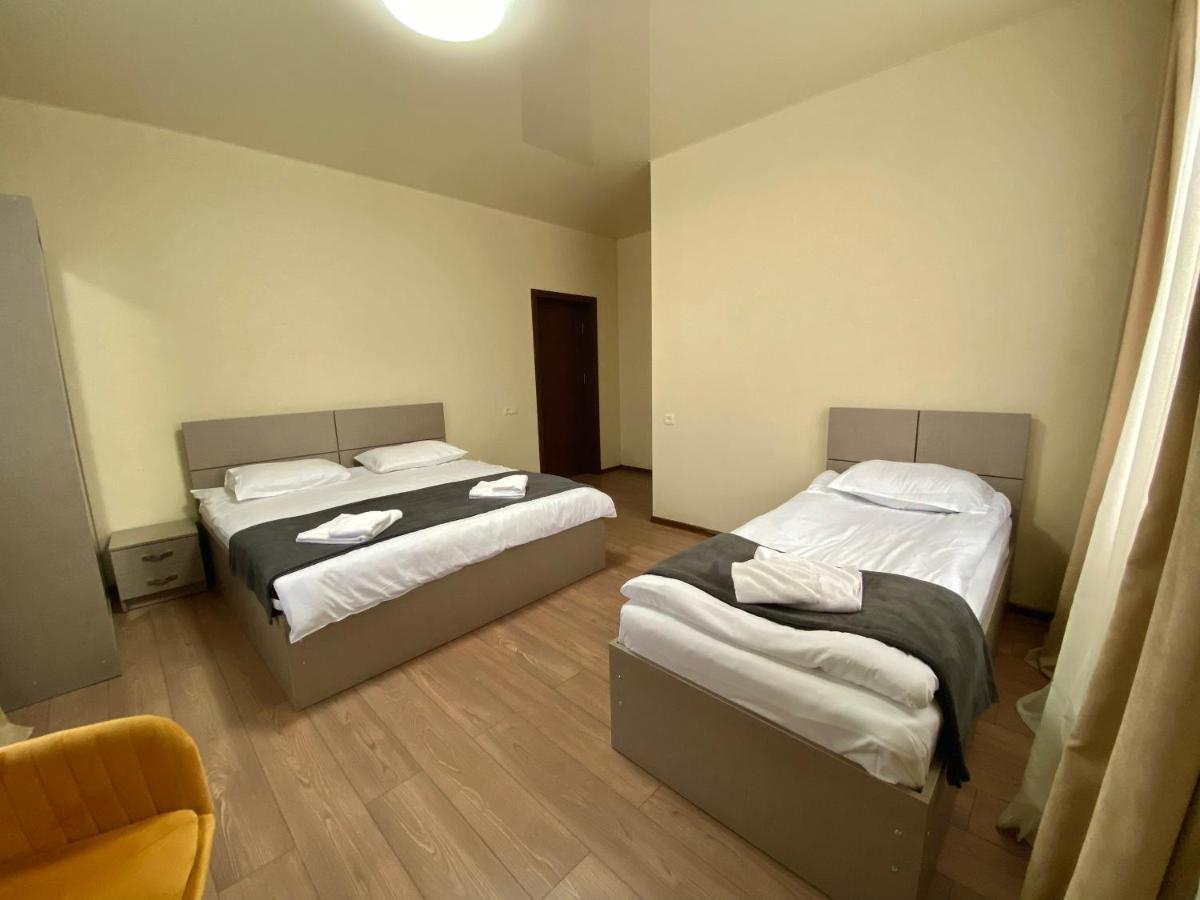 Cliff House Hotel Kazbegi Esterno foto