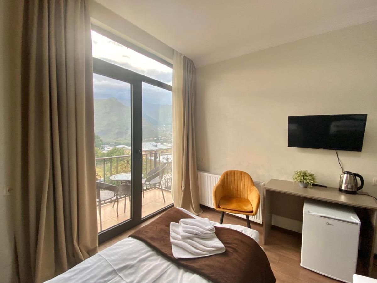 Cliff House Hotel Kazbegi Esterno foto