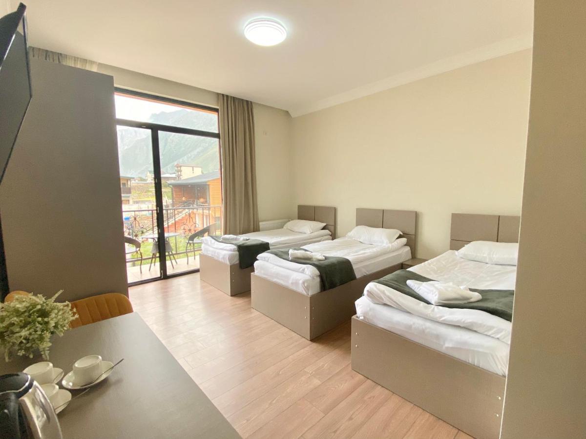 Cliff House Hotel Kazbegi Esterno foto