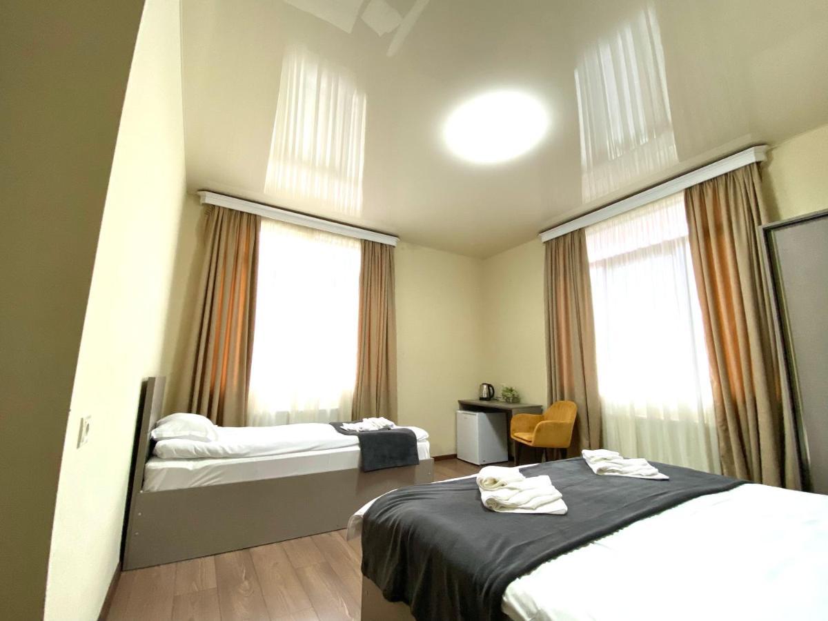 Cliff House Hotel Kazbegi Esterno foto