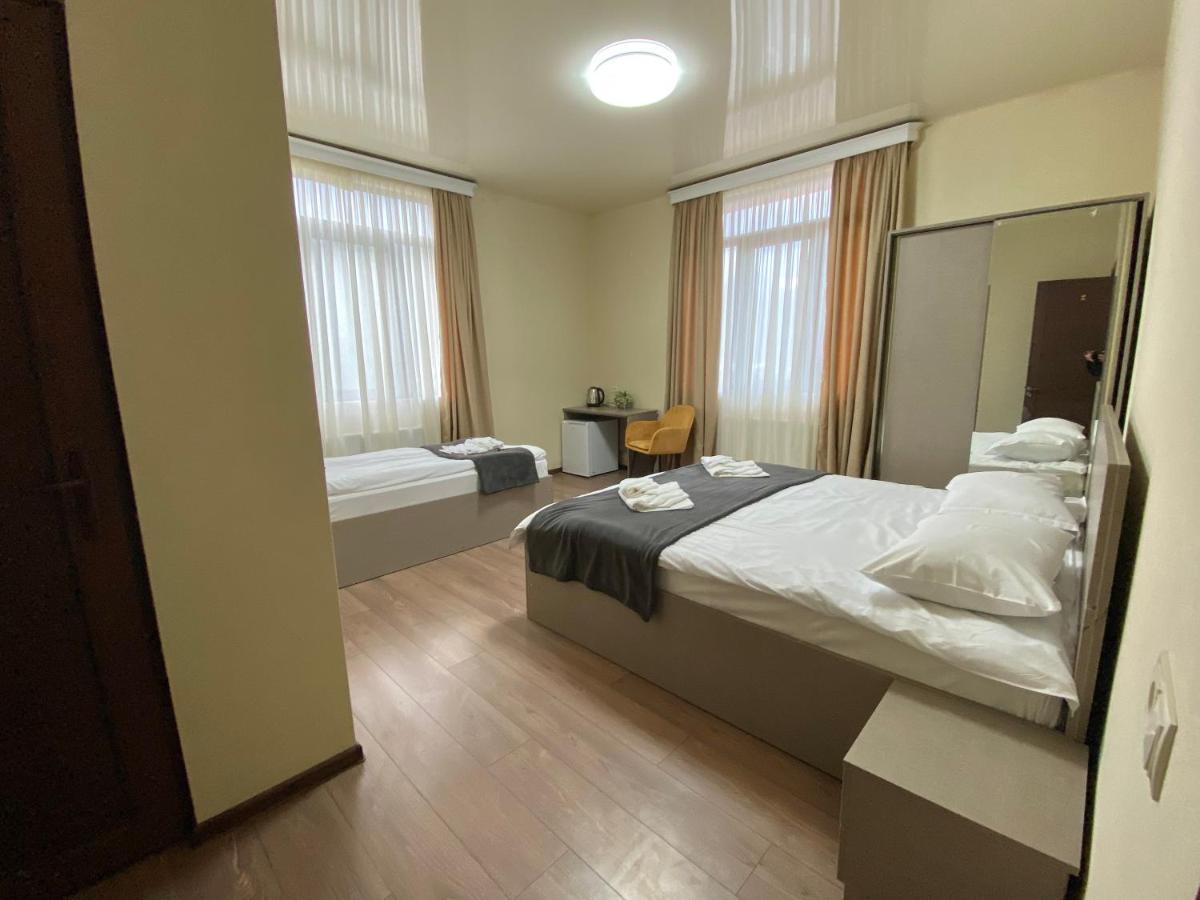 Cliff House Hotel Kazbegi Esterno foto