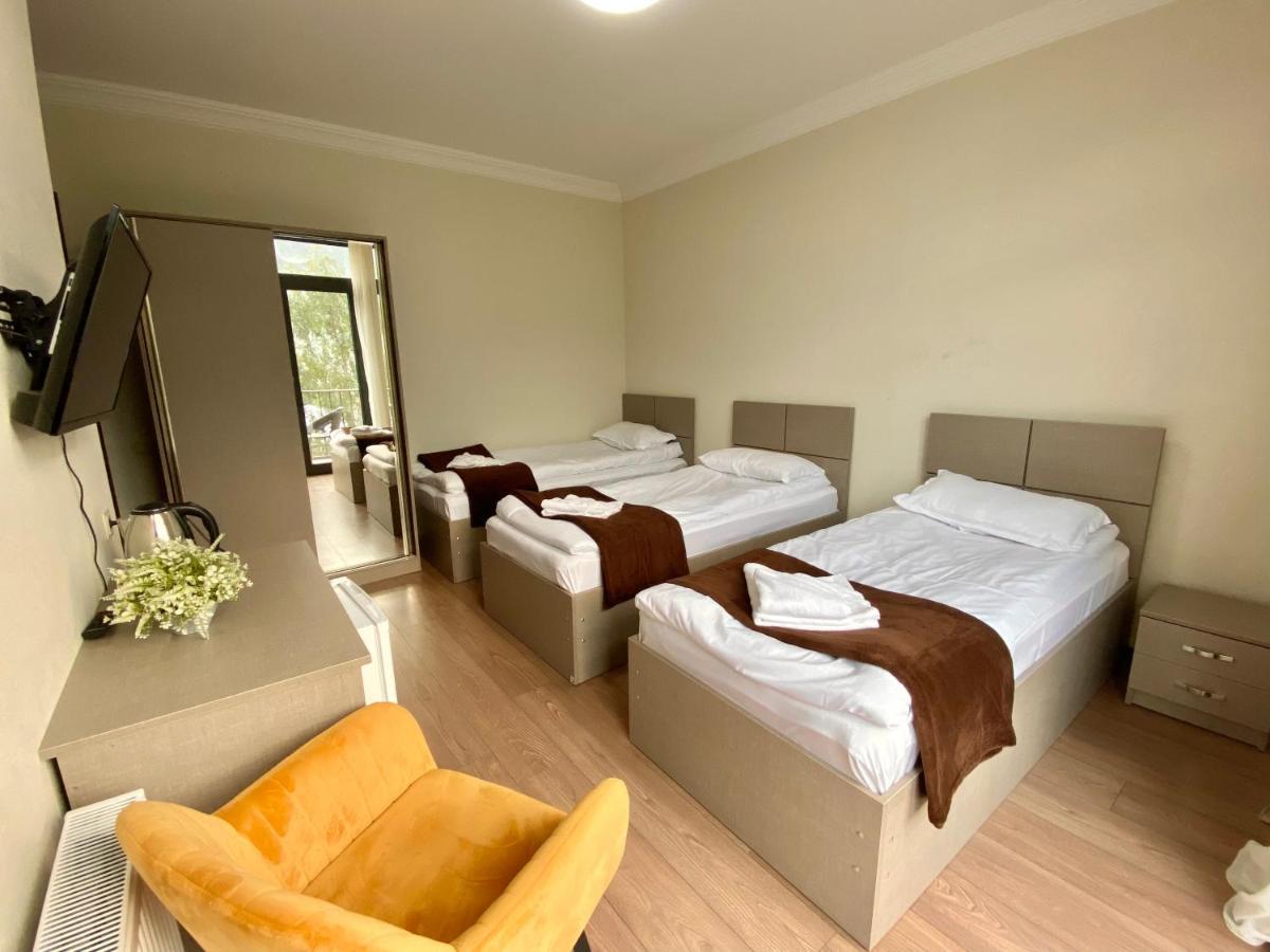 Cliff House Hotel Kazbegi Esterno foto