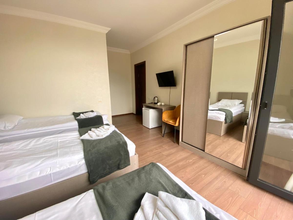 Cliff House Hotel Kazbegi Esterno foto